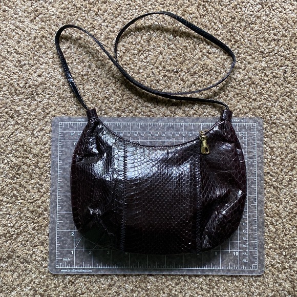 VINTAGE 80s black/brown snake skin shoulder/crossbody bag with hand charm zipper - Picture 8 of 9